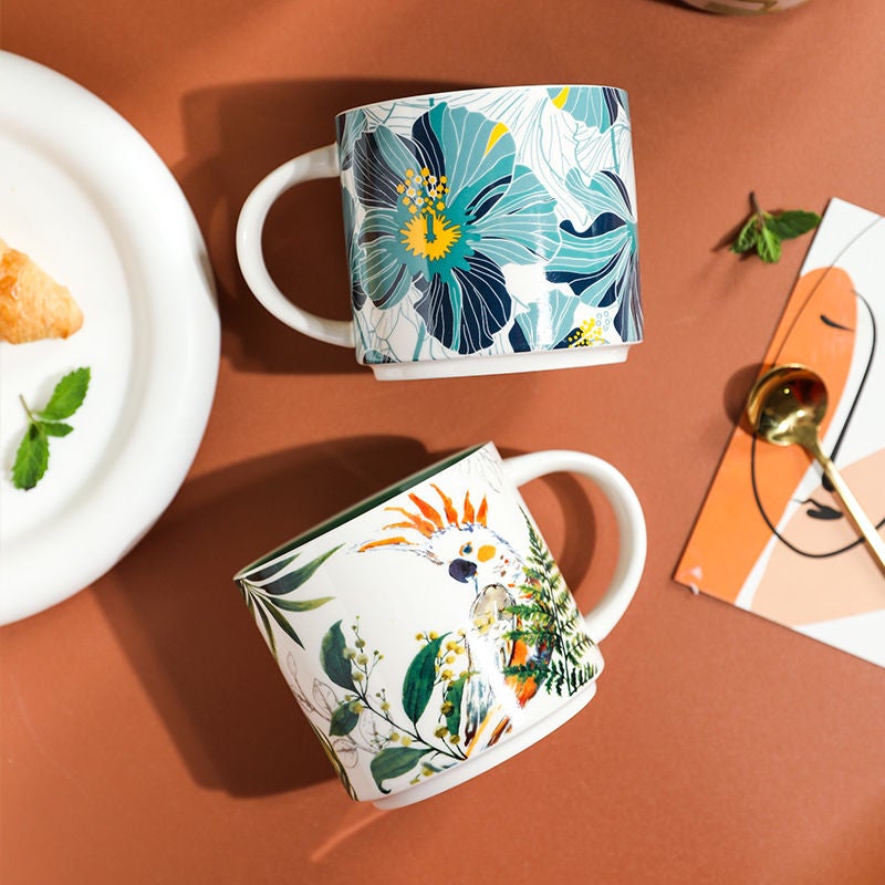 Perroquet ah dans une tasse