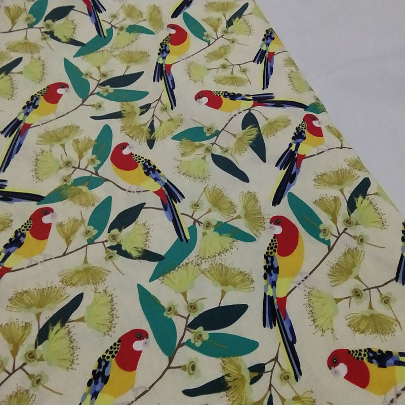 Tissu ancien avec perroquets